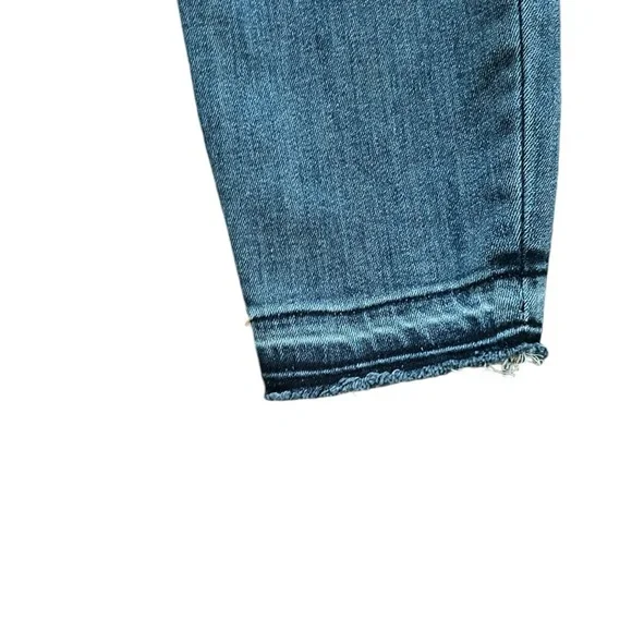 Maurices  Women's High Rise Blue Jeans with Pink Floral Denim Design Size 5/6 - Picture 4 of 6